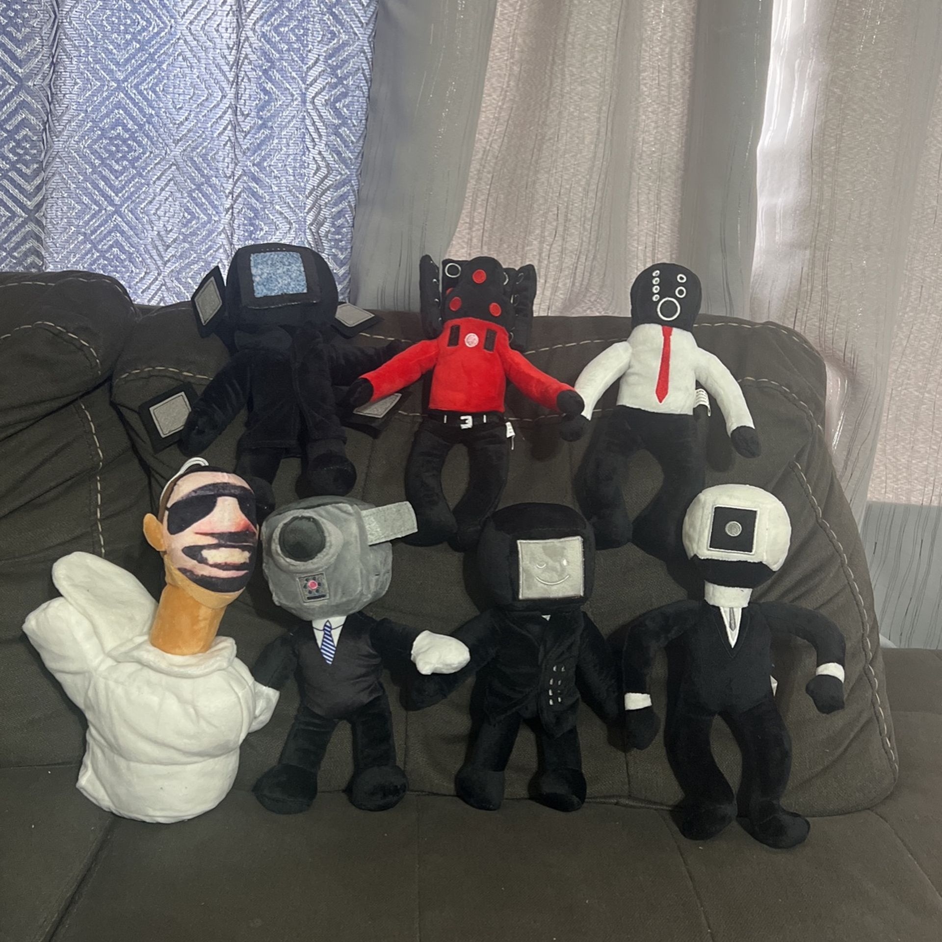 7 skibidi toilet plushies