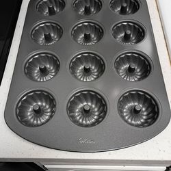 Baking pans $15.00 in Donna inside the city not far from old 83
