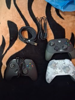 Xbox 1 controllers