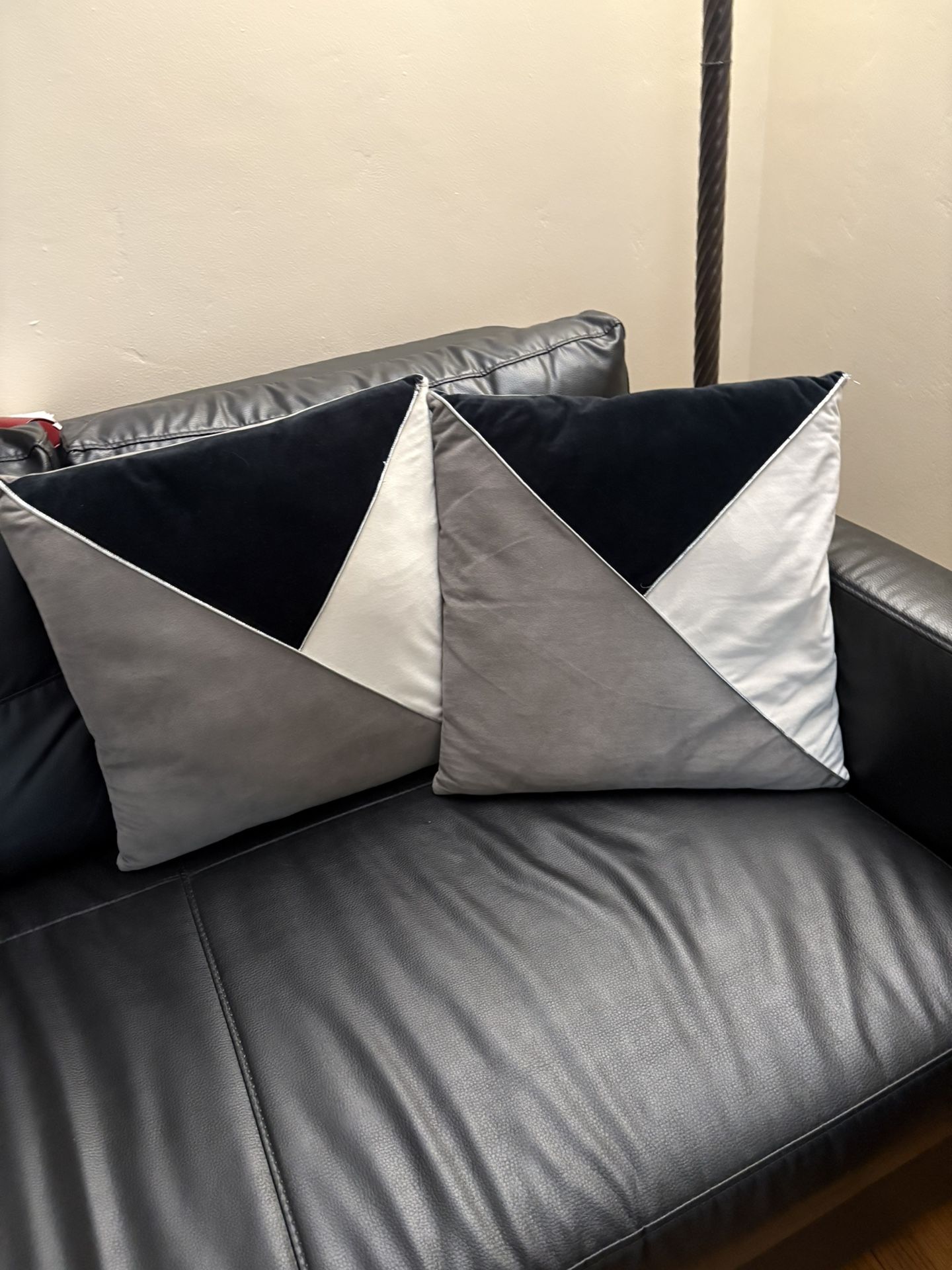 Decor 2  pillows for couch 17/17