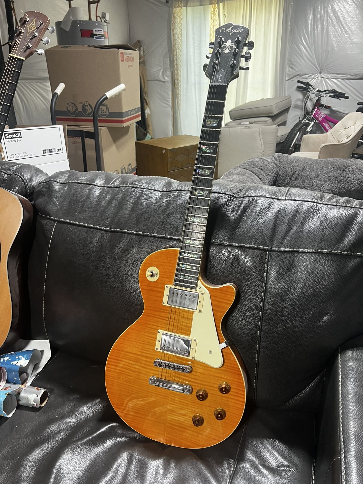 Agile 3010 Les Paul style guitar