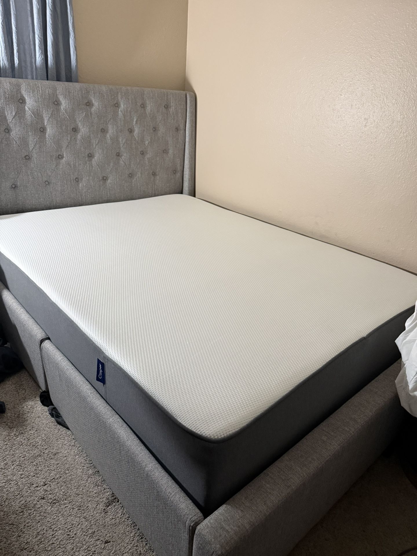 Casper Queen 12in Cooling Mattress (Like New)!