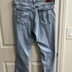 Levi’s 724  High Rise Straight Crop Jean