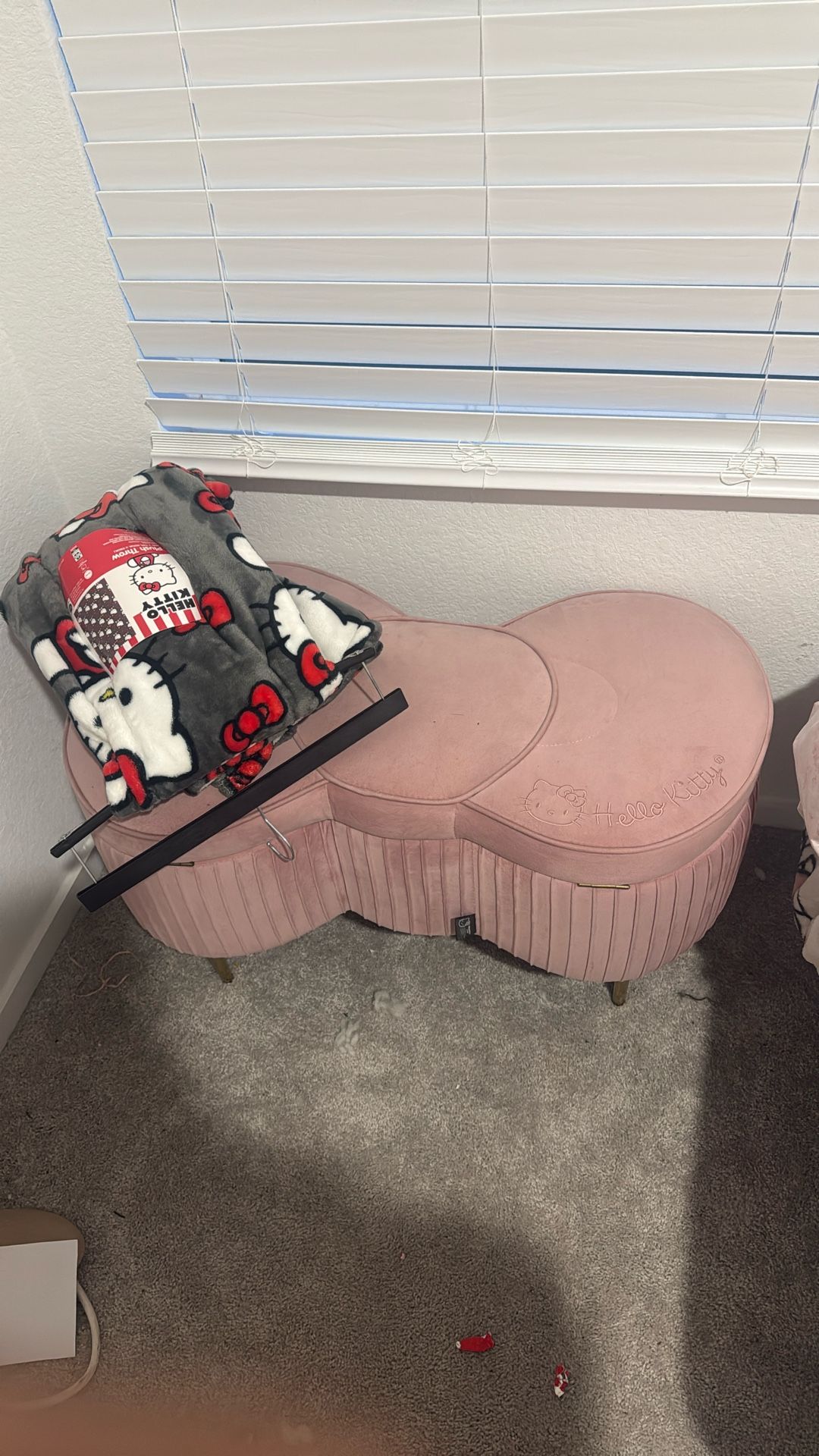 hello kitty bench with blanket