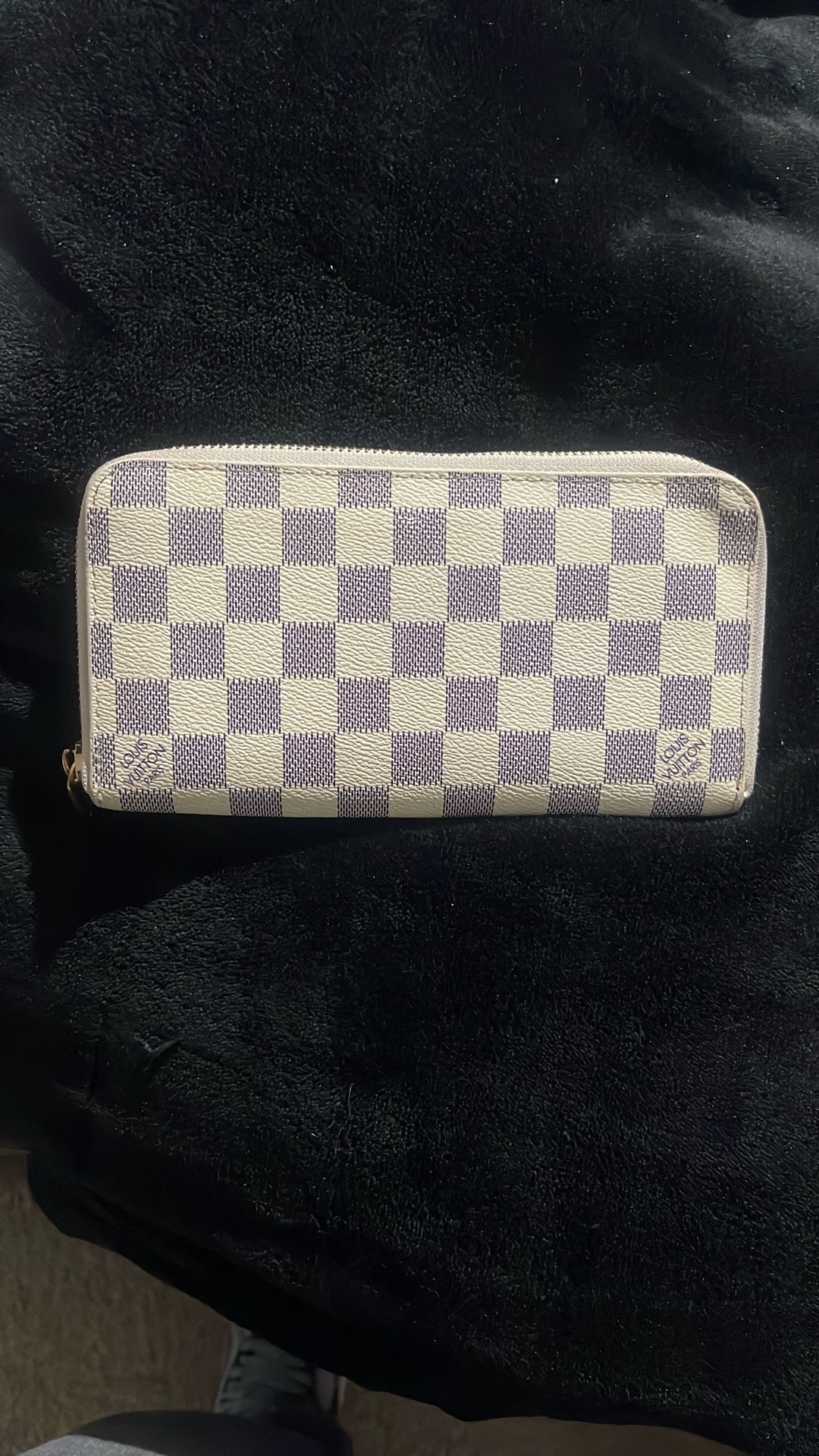 This is a Louis Vuitton Damier Azur canvas Zippy long wallet. 