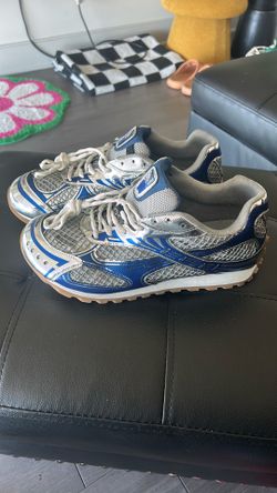 Size 11 Bottegas $100