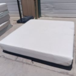 King Tempurpedic Memory Foam Mattress And Box Spring 