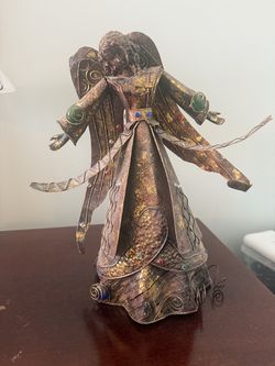 Angel figurine