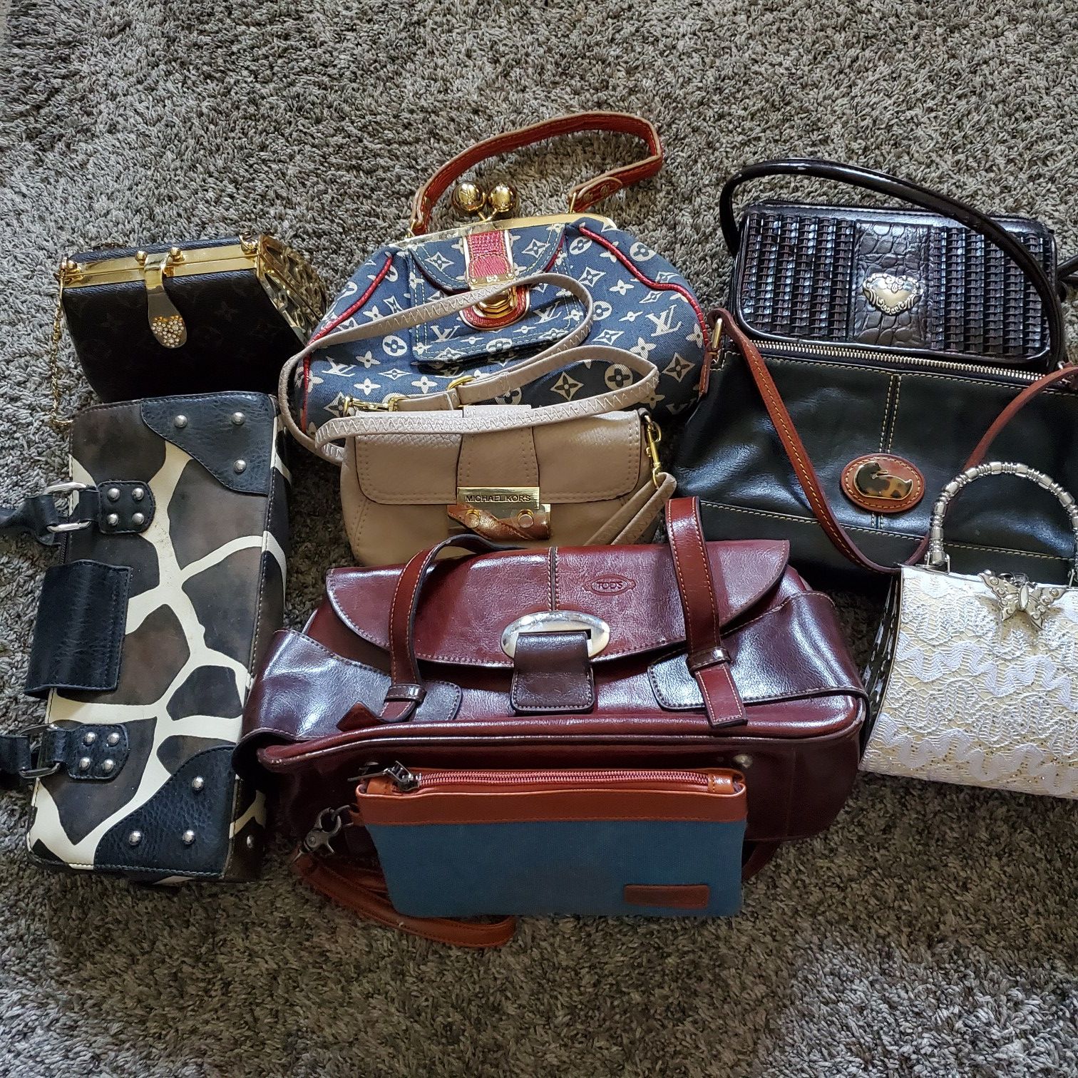 different purses, no name brands, will not mail