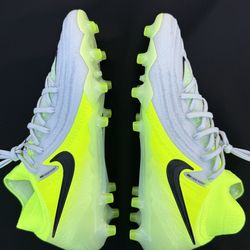 Nike Phantom Luna 2 Elite AGPRO Soccer Cleats