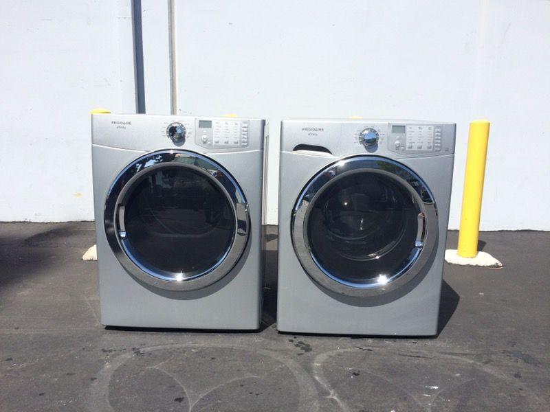 Frigidaire affinity washer and gas dryer combo steam Like new Grey in color