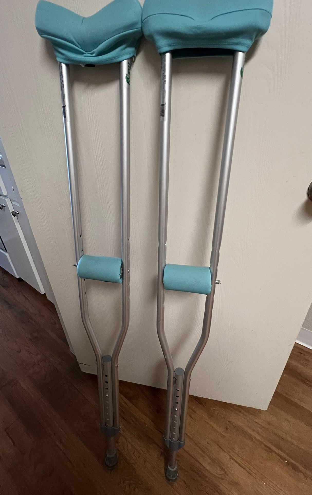 Crutches With Pads
