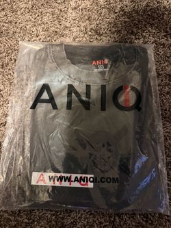 ANIQ Graphic T-Shirt Size Large
