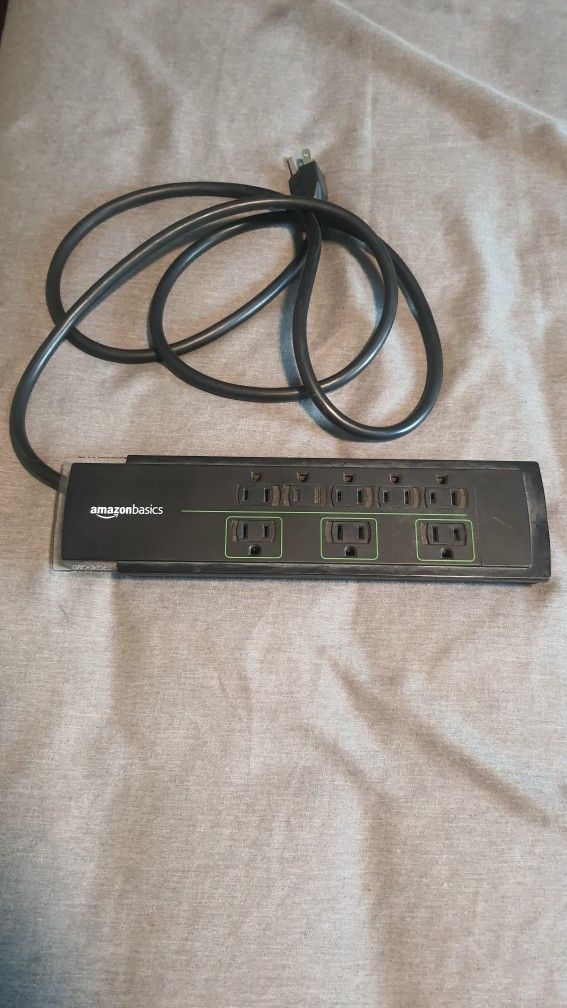 Amazon Basics Power Strip