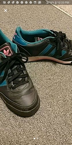 Adidas shoes. Size 4, worn like twice.