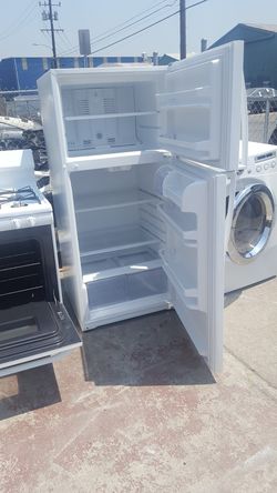 combo gas stove Frigidaire & top freeze Kenmore refrigerator