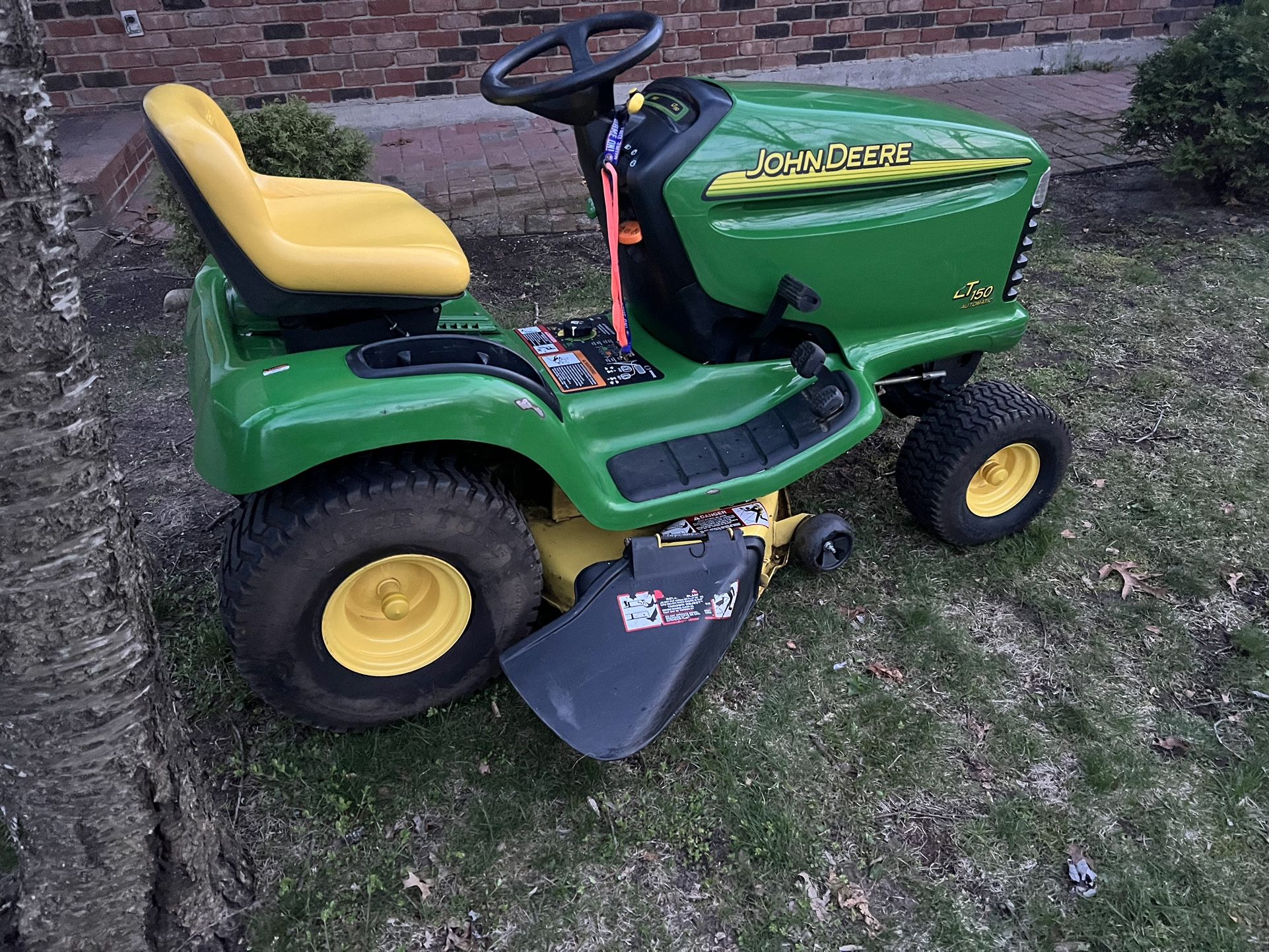 Lt150 John Deere Lawn Tractor Excellent Condition.