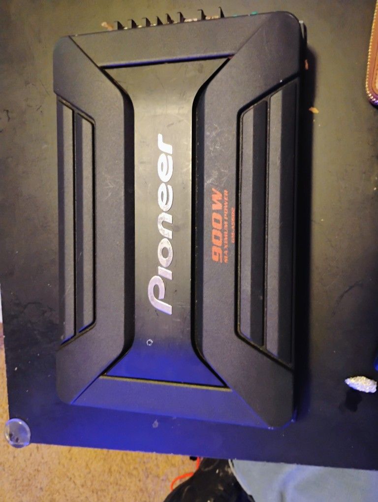 Pioneer 900 Watt Amplifier