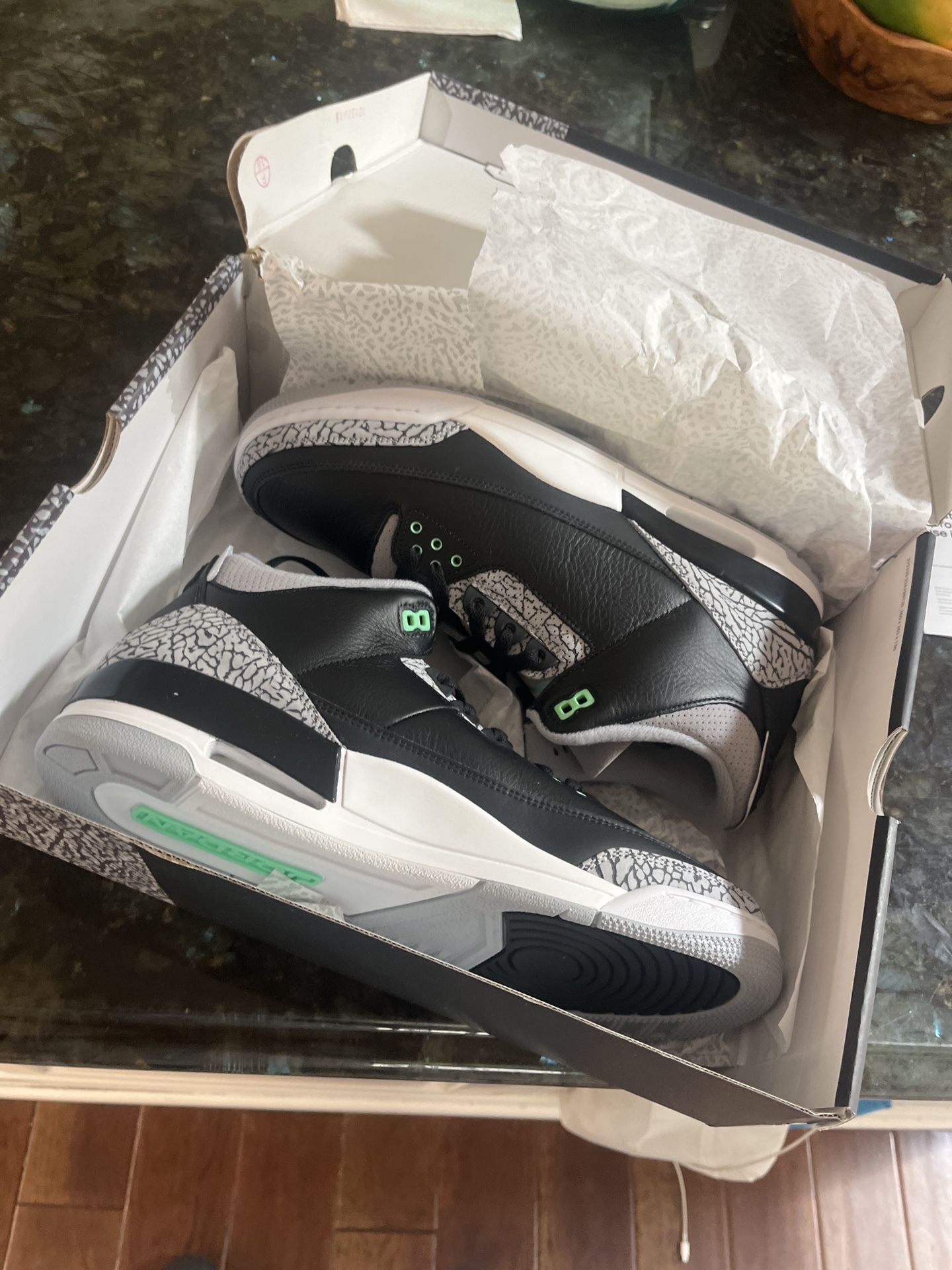 AIR JORDAN 3 RETO (GREEN GLOW)) SIZE 13