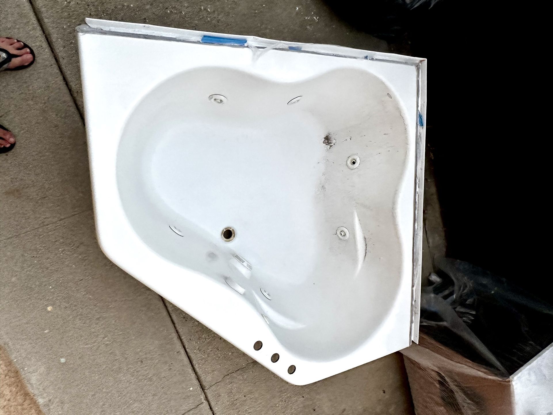 Corner Jacuzzi Tub 54”x54”