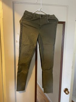 ZARA KIDS Olive Green Beaded Edged Tight Pants / Jeans This is a fashionable tight pants item from the Zara Kids Collection. It features a very high-e