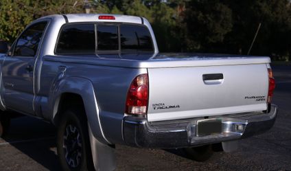 Silver Hard Top Bed Cover/Tonneau and Bed Mat