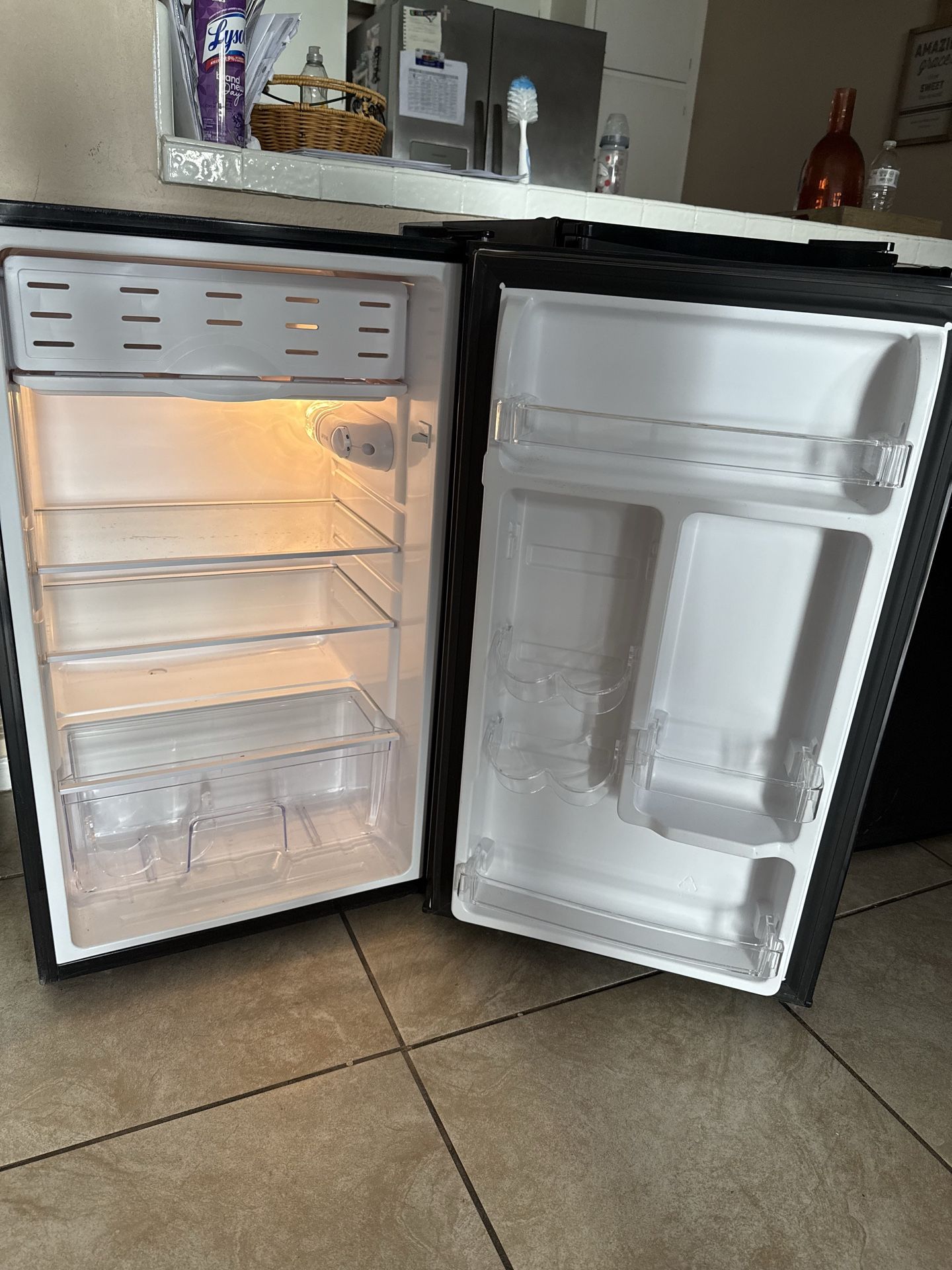 Mini fridge Clean interior condition