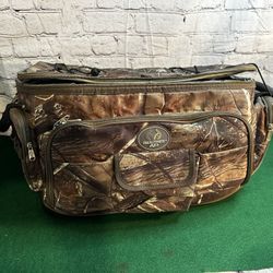 Realtree AP Insulated Camo Duffel Bag With 8 Exterior Pockets