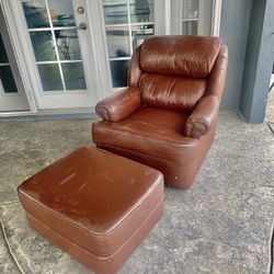 Comfy Easy Chair With Foot Rest