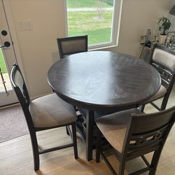 Circle high-top kitchen table and chairs