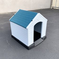 (New) $70 Medium Size Dog House Waterproof Plastic Outdoor Indoor 30x30x32” 