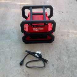 Milwaukee M18 3600watt-1800watt Portable Power Supply (tool only)