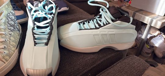 Men’s Adidas ￼basketball shoe