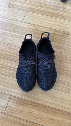 Yeezy Pirate Blacks Size 10