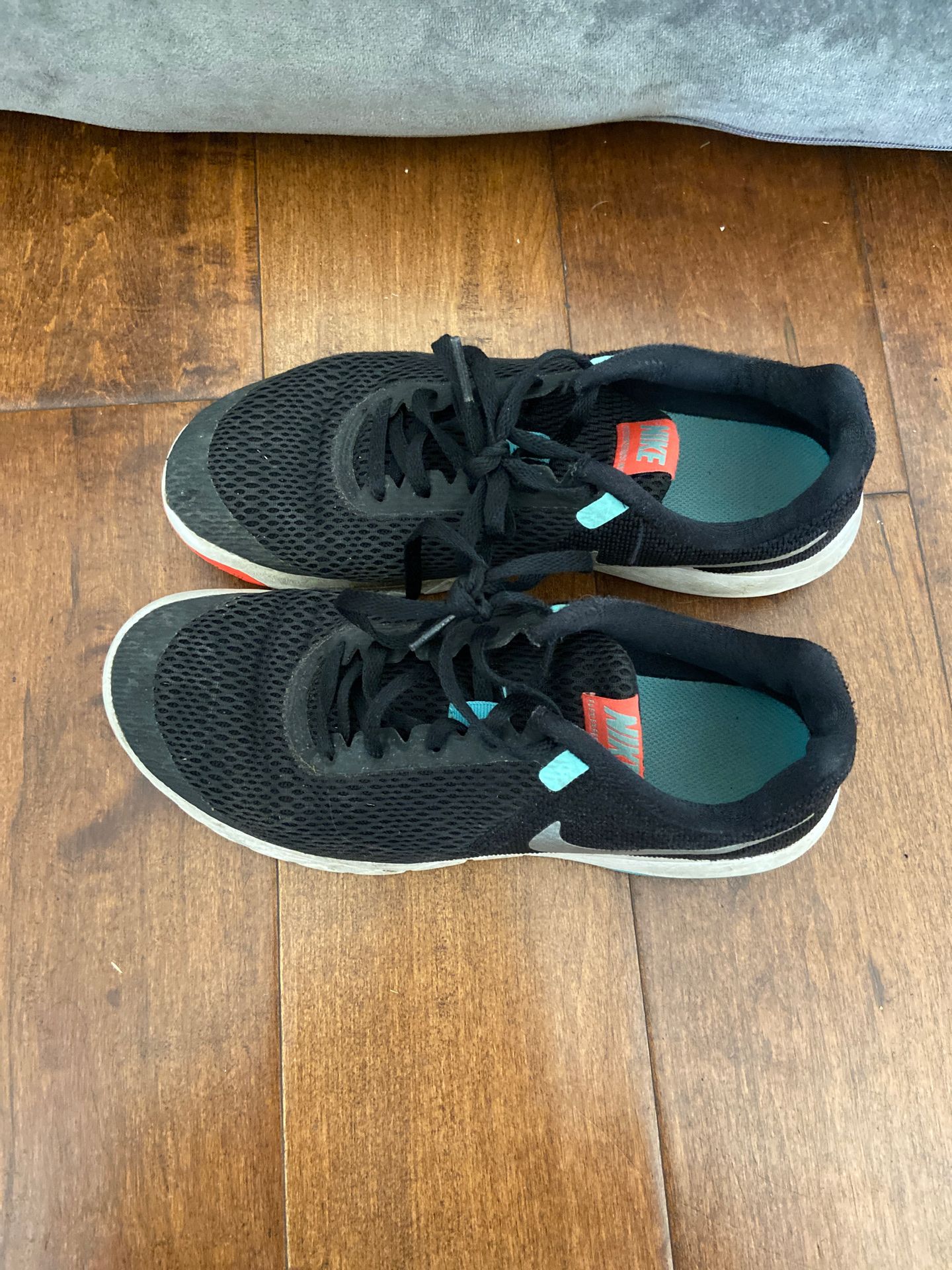 Women’s size 7 Nike’s