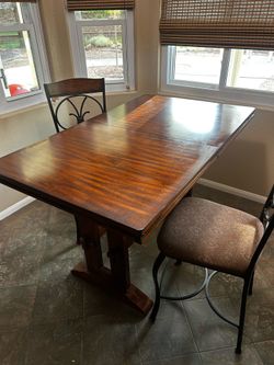 Solid wood Table with 2 chairs
