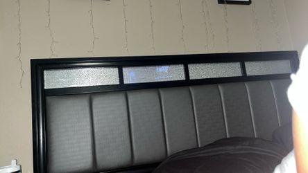 Bed Frame And Dresser Set !! Sliver Sparkle Used Wear !