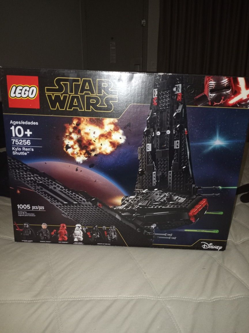 Legos Star Wars Number 752 5 6 Kylo Ren's Shuttle 1005 Pieces Brand New In Box Unopened $75 Retail Value 129 Dollars At Target