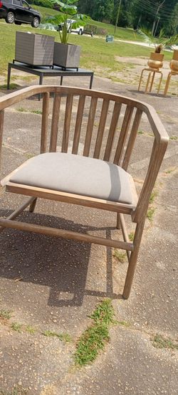 New circle back chair high quality masterpiece very detailed