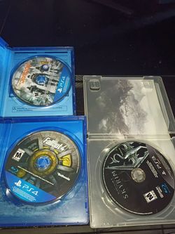 PS4 PS3 3 game lot – The Division, Fallout 4, Skyrim