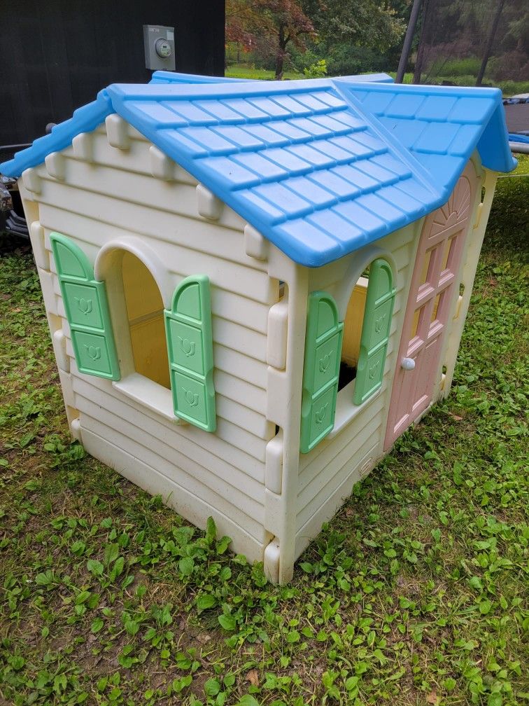 Little Tykes Country Cottage Playhouse