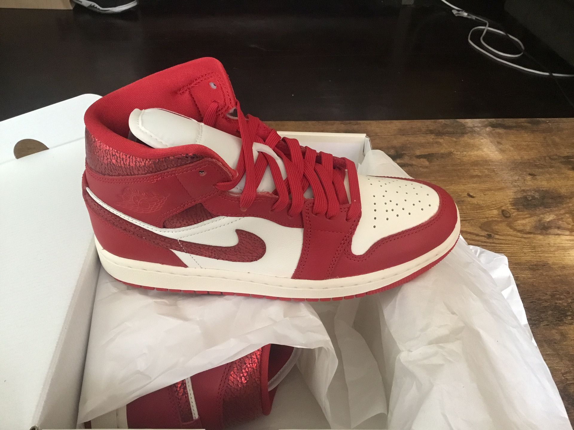 New Women’s Air Jordan 1 Mid size 9