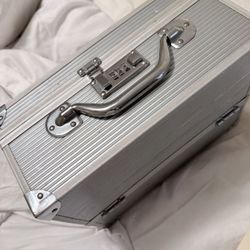 Jewelry Box With Locker 