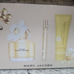 MARC JACOBS DAISY