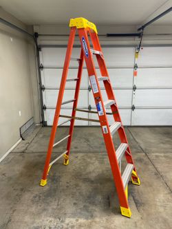 Werner 7 ft - 300 lb Fiberglass Step Ladder