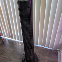 Good condition OmniBreeze tower fan