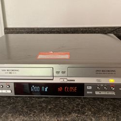 Panasonic DMR-ES30V DVD/VHS Combo Player Recorder VHS TO DVD Converter No Remote ESTATE FIND!