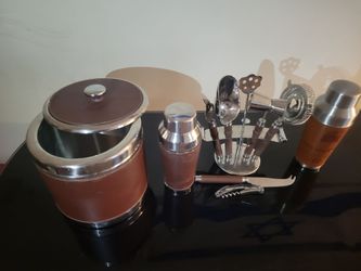 Bar sets and cocktail shakers