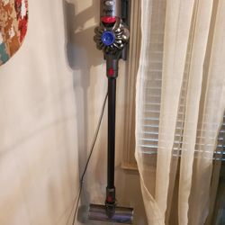 Dyson Animal V8 Cordless Vacuum