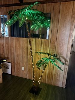 Solar Powered Outdoor Patio Palm Tree, Artificial LED Tree Lights
